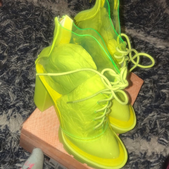 Boots - Picture 4 of 5